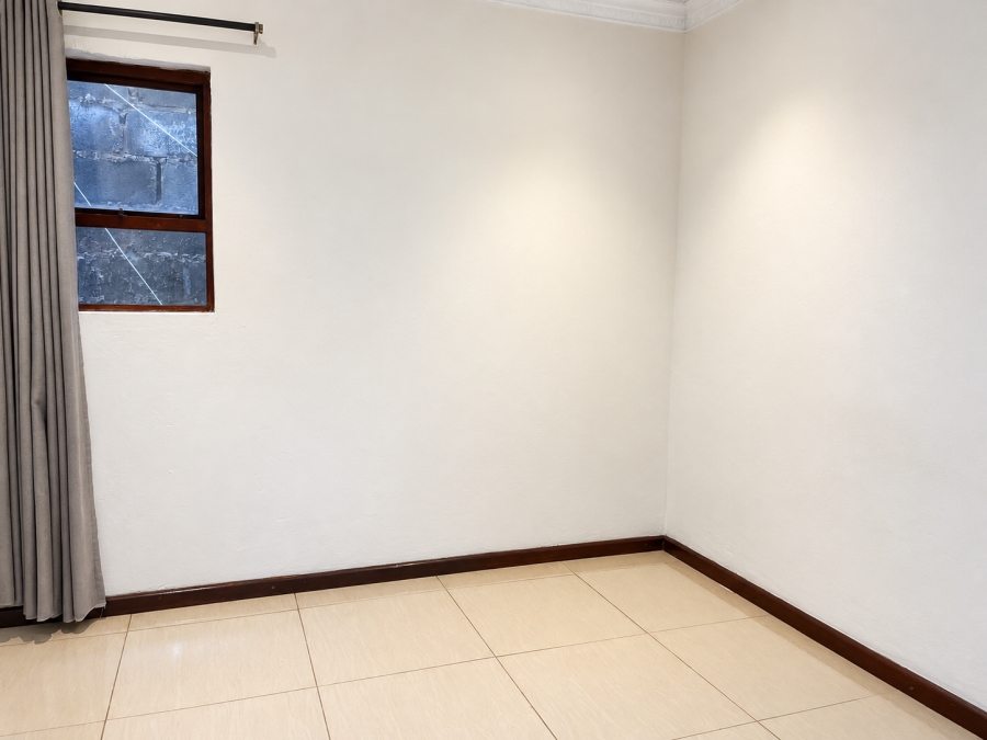 To Let 1 Bedroom Property for Rent in Beacon Bay North Eastern Cape